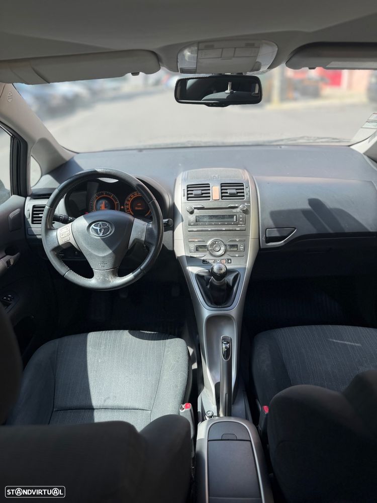 Toyota Auris 1.4 D-4D - 10