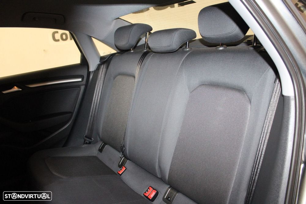 Audi A3 Limousine 30 TDI - 35
