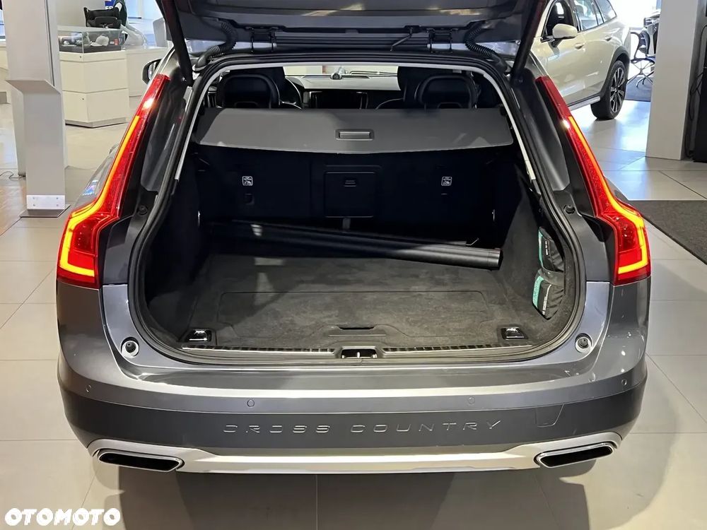 Volvo V90 Cross Country D5 AWD Geartronic - 4
