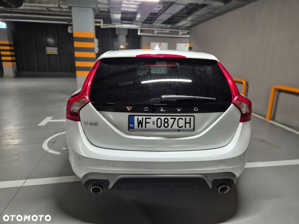 Volvo V60 D4 Drive-E R-Design Momentum - 22