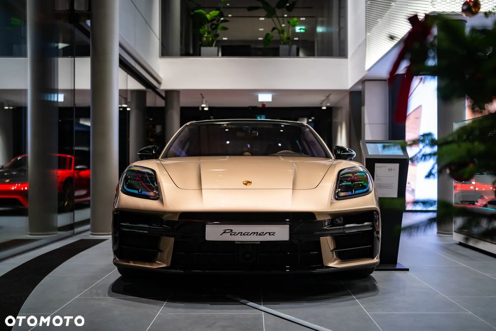 Porsche Panamera - 4