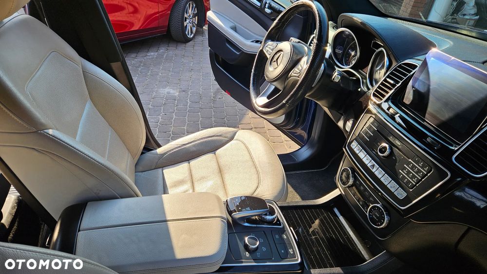 Mercedes-Benz GLS - 27