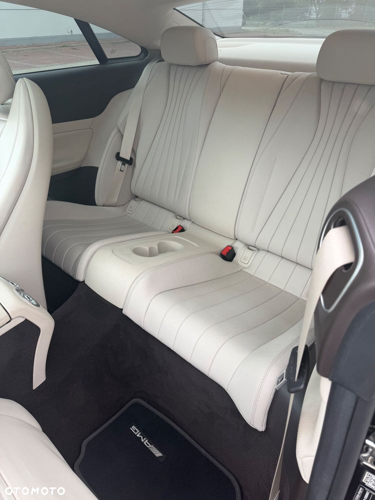 Mercedes-Benz Klasa E 300 9G-TRONIC - 9