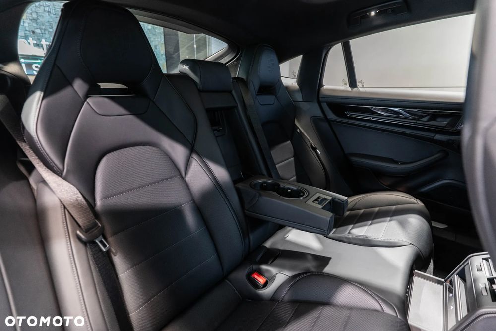 Porsche Panamera 4 E-Hybrid PHEV - 15