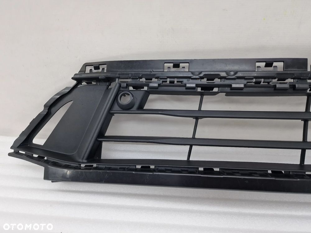 BMW F45 2 LIFT 17-20 , NA PDC , KRATKA ŚRODKOWA ZDERZAKA PRZEDNIEGO PRZÓD , NR 19593510 / 7460158 / 7460159 / 7464123 , NR AUKCJI K318 - 3