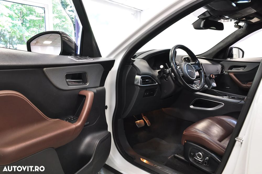 Jaguar F-Pace AWD First Edition - 8