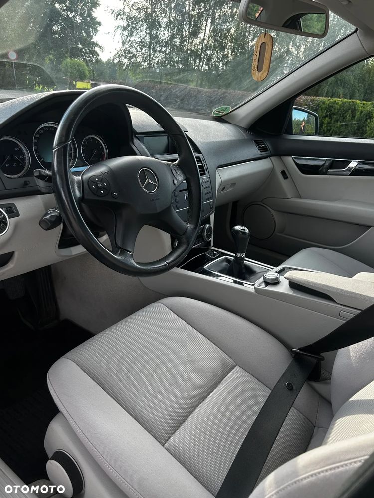 Mercedes-Benz Klasa C 180 CGI BlueEFFICIENCY Elegance - 8