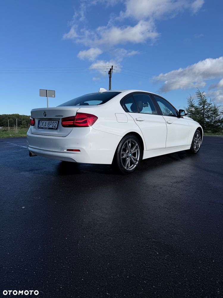 BMW 320I 2016 photo 5