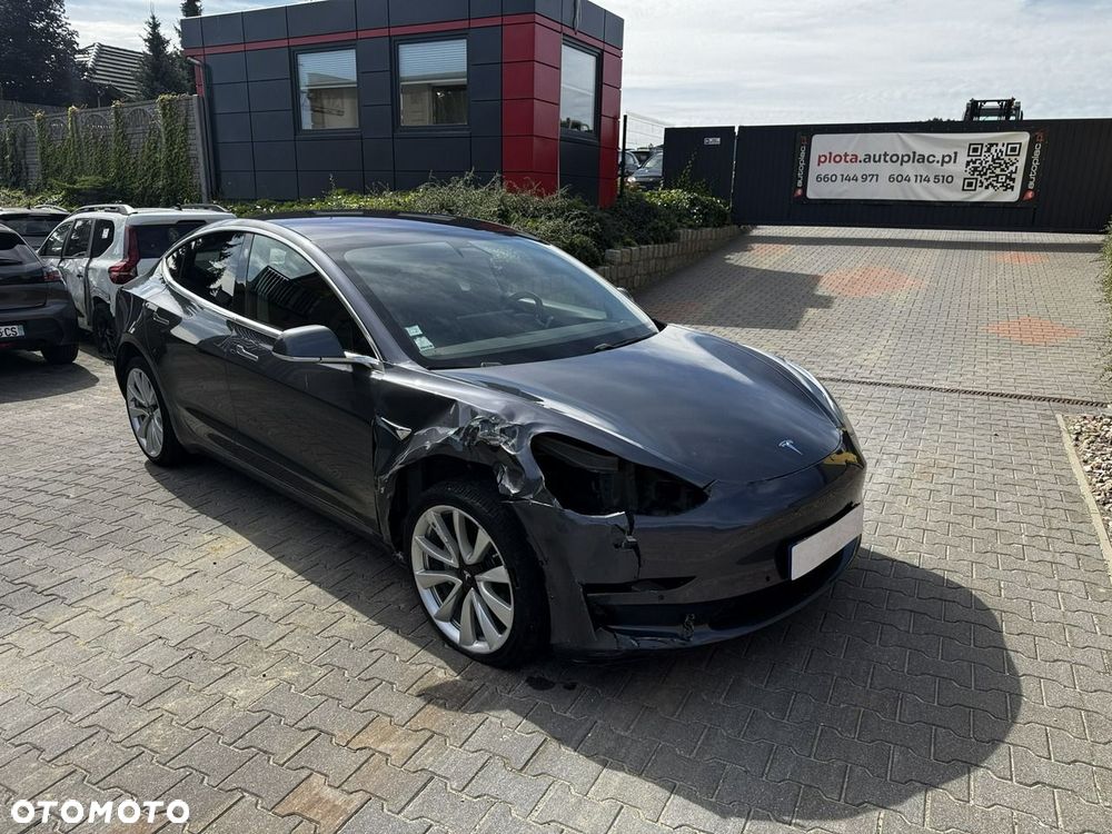 Tesla Model 3 - 2