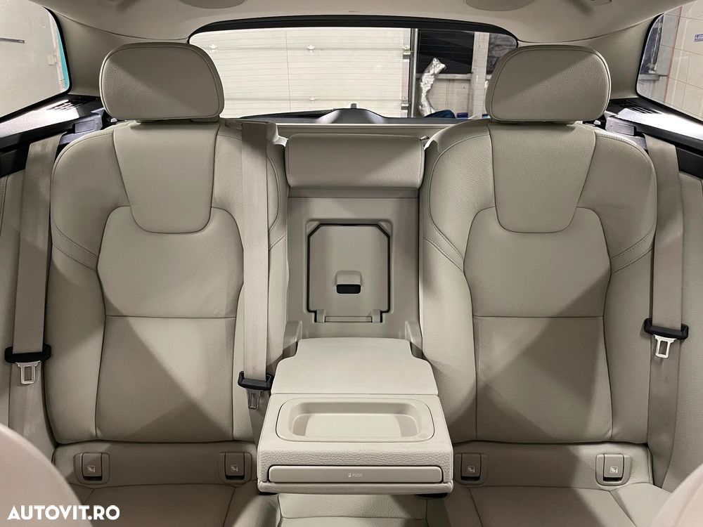 Volvo XC 60 B4 MHEV AWD Inscription - 11