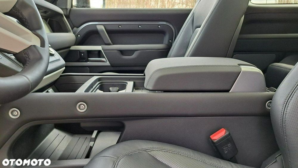 Land Rover Defender - 33