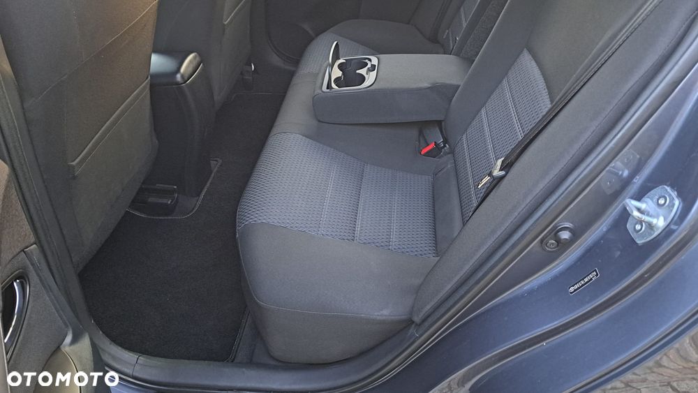 Toyota Avensis 1.8 Premium - 32