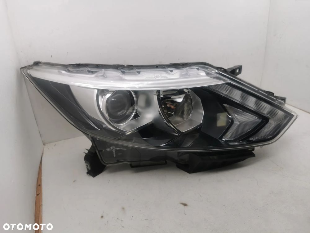 Lampa przednia prawa Nissan Qashqai J11 - 7