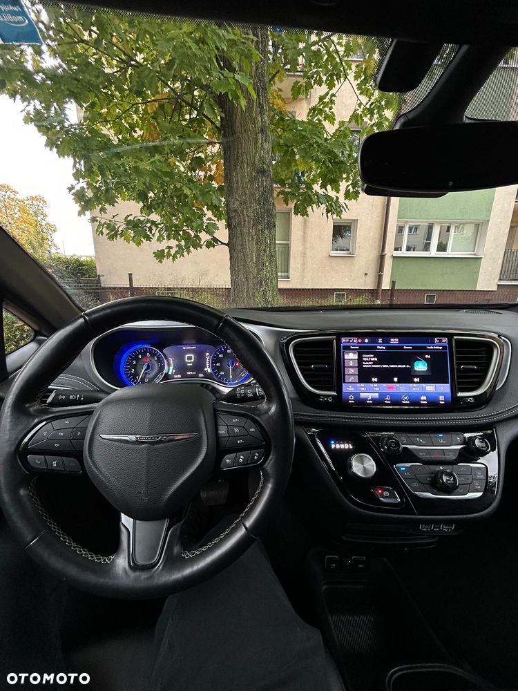 Chrysler Pacifica - 18