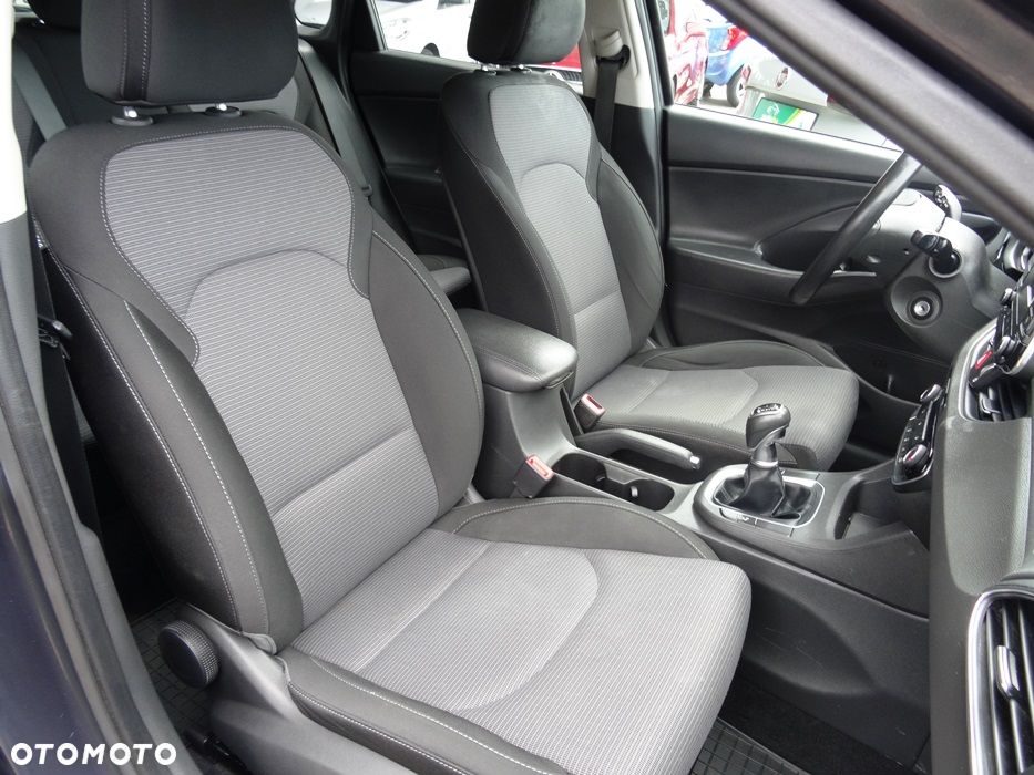 Hyundai i30 1.5 DPI Classic + - 11