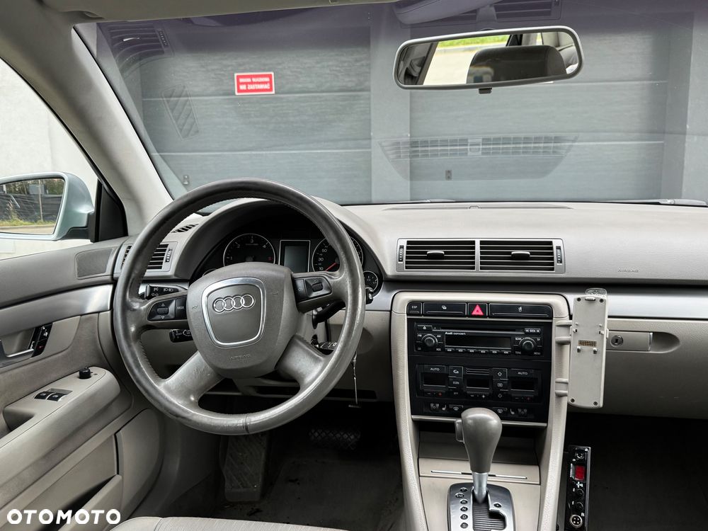 Audi A4 Limousine - 5