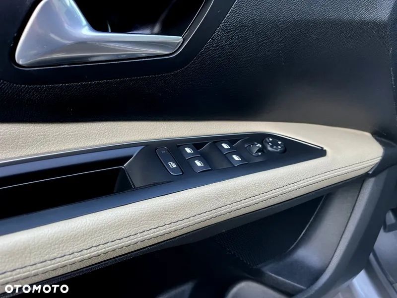 Peugeot 5008 1.6 PureTech Allure S&S EAT8 - 20