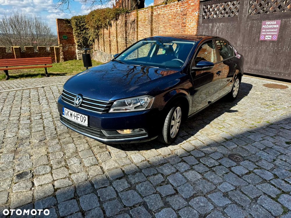 Volkswagen Passat - 1