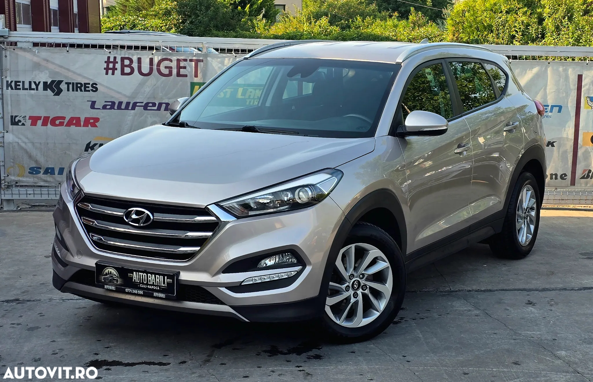 Hyundai Tucson 2.0 CRDI 4WD Automatik Advantage - 32
