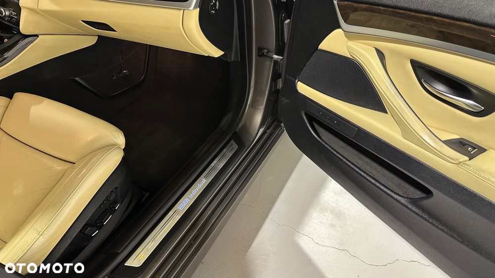 BMW Seria 5 520d - 34