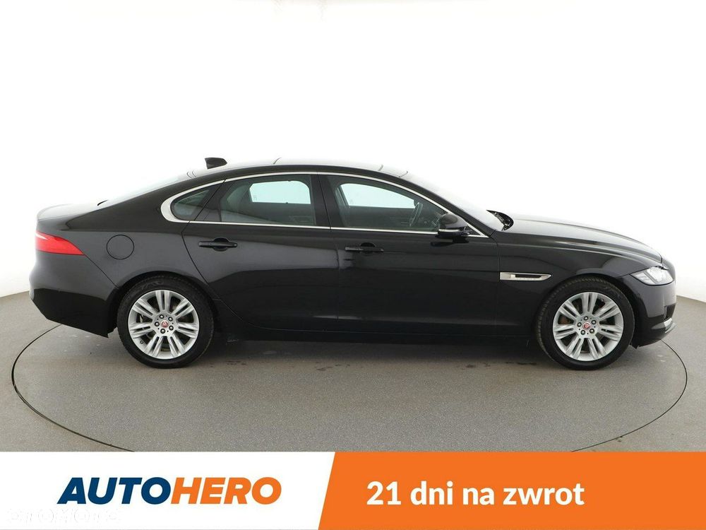 Jaguar XF 2.0 i4D Prestige - 10