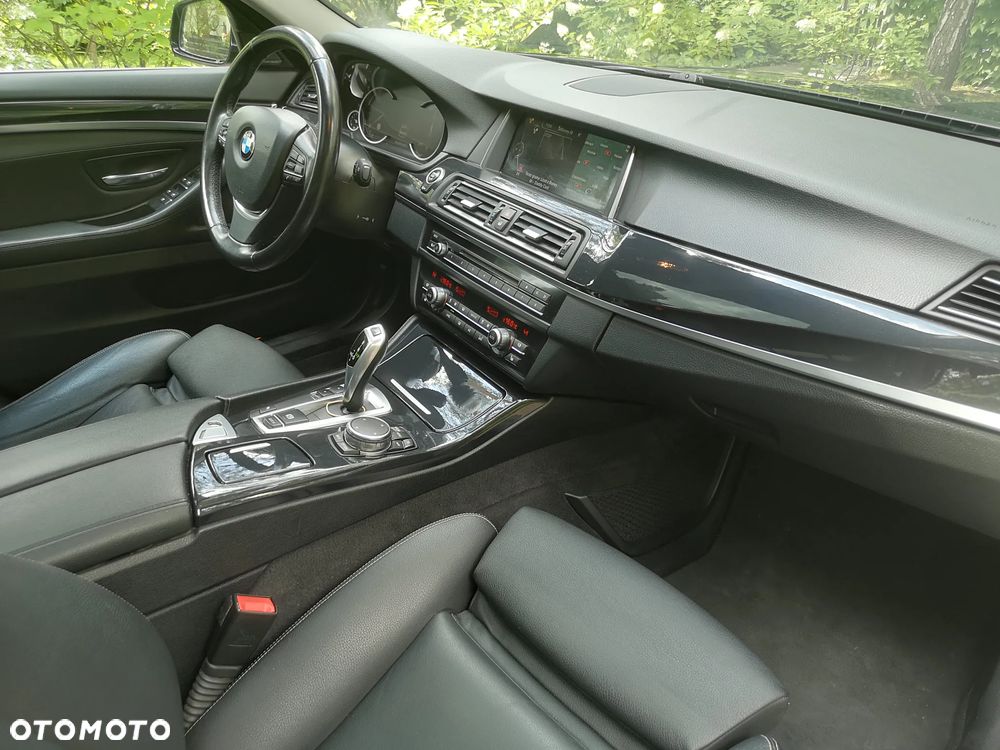 BMW Seria 5 525d Luxury Line - 10
