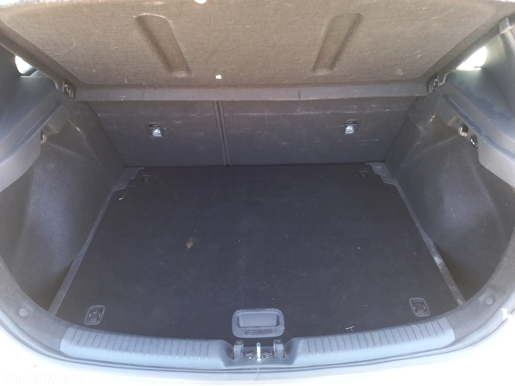 Hyundai i30 1.5 DPI Classic + - 16