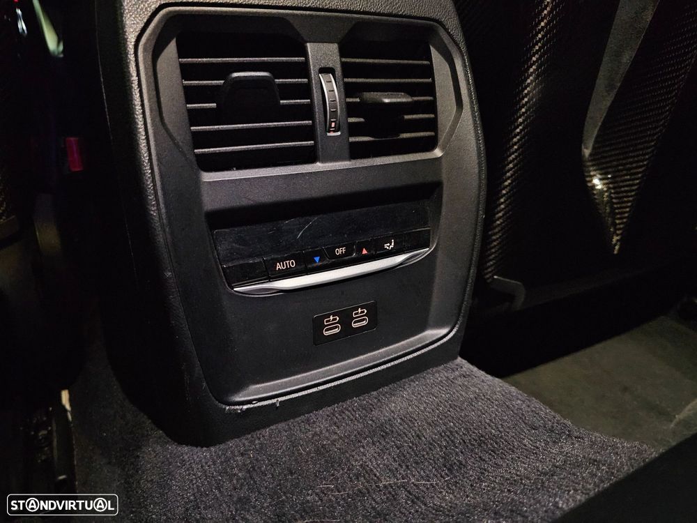 BMW M4 Competition M xDrive - 31