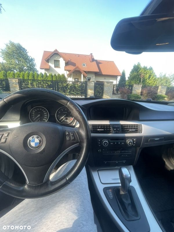 BMW Seria 3 330i Touring - 4