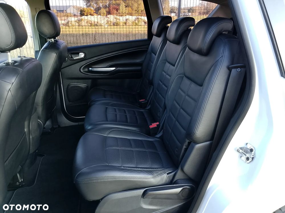 Ford S-Max - 32