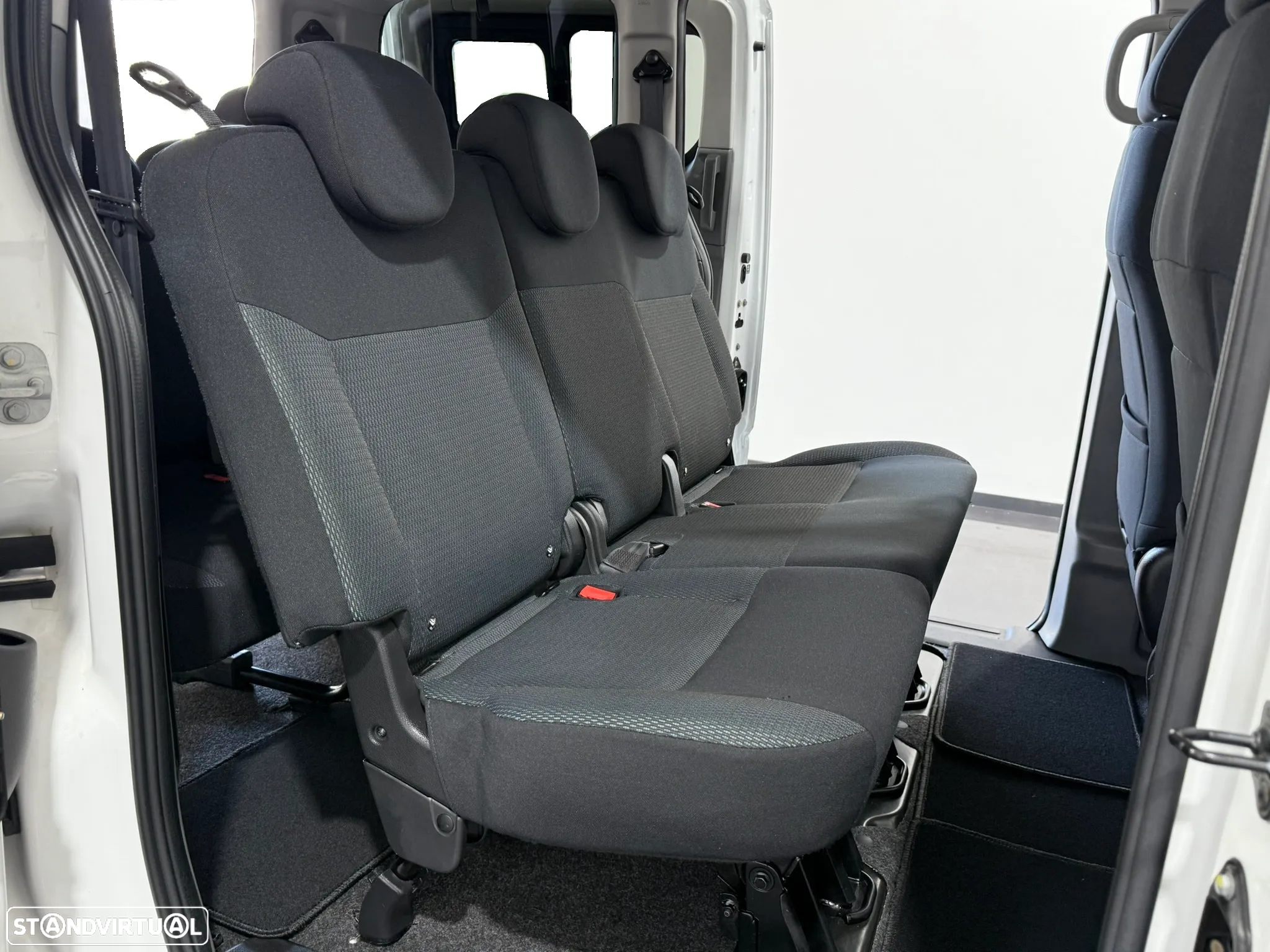 Nissan NV200 Evalia - 46
