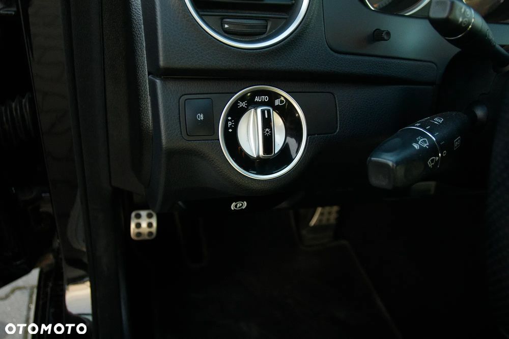 Mercedes-Benz Klasa C 350 CDI DPF (BlueEFFICIENCY) 7G-TRONIC Avantgarde - 26