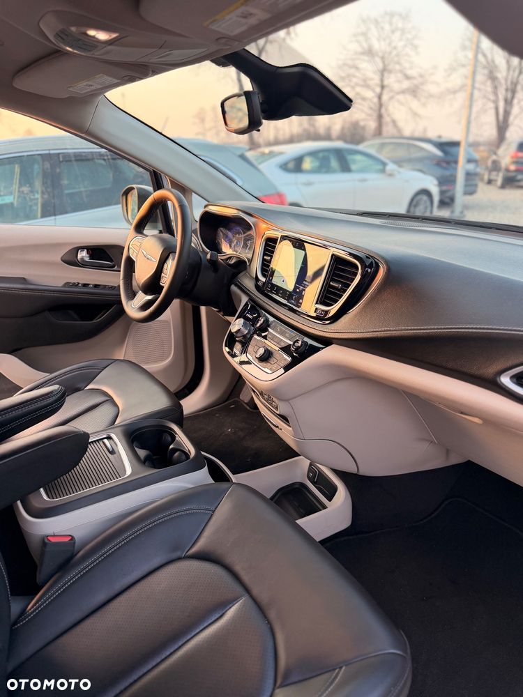 Chrysler Pacifica - 5