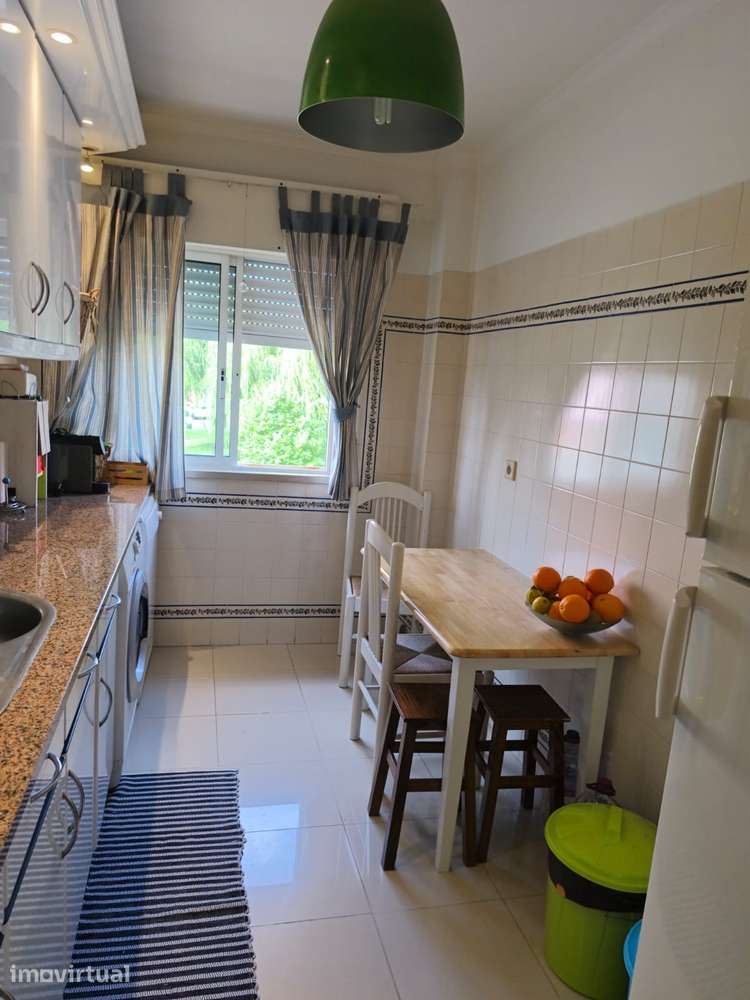 T2 com Excelentes Vistas para Jardim – Luminosidade e Conforto - Grande imagem: 5/9