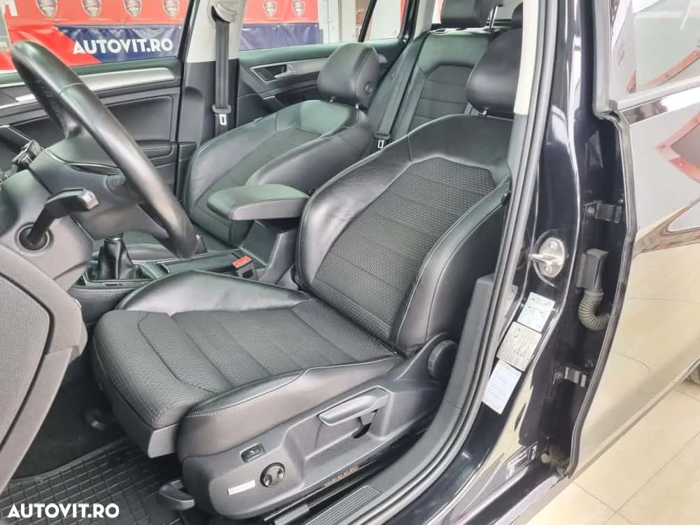 Volkswagen Golf - 17