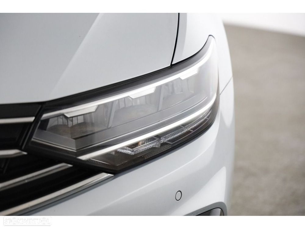 VW Passat Variant - 28