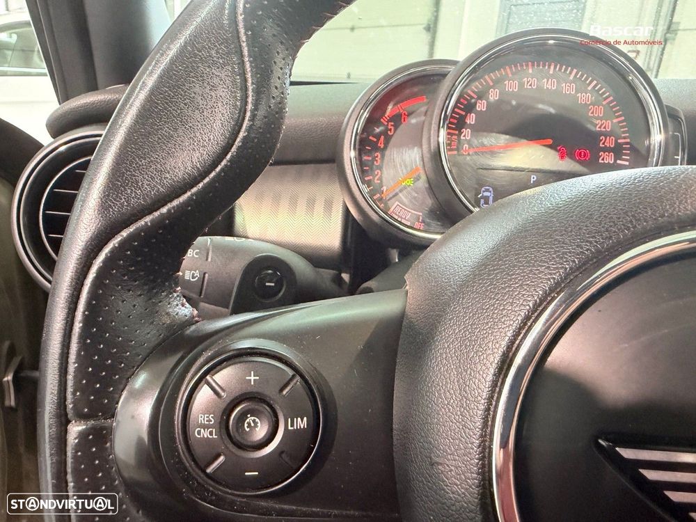 MINI 5 Portas Cooper SD Auto - 22