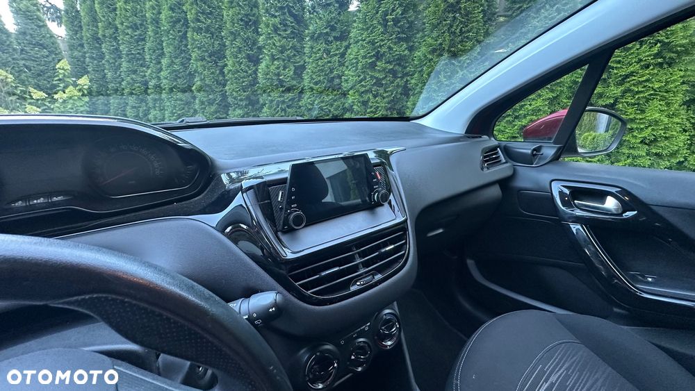 Peugeot 208 - 15