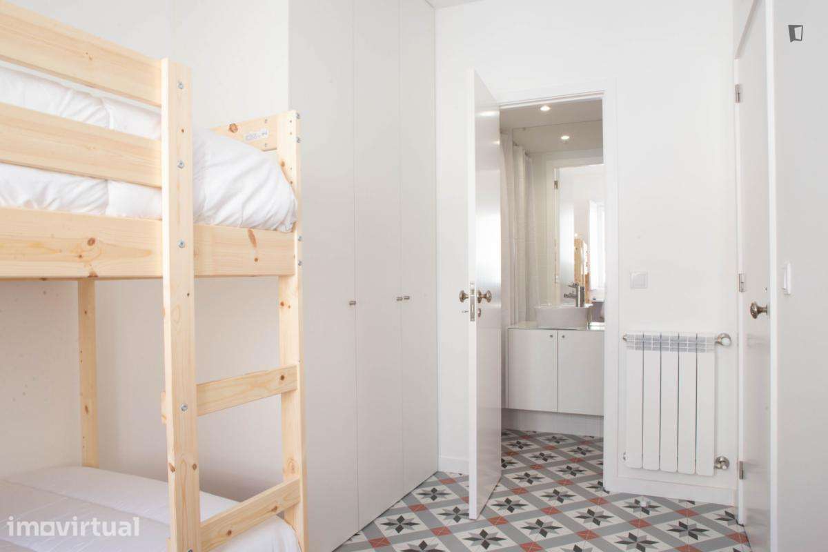 Quarto - localizado em Paranhos Porto - Grande imagem: 4/31