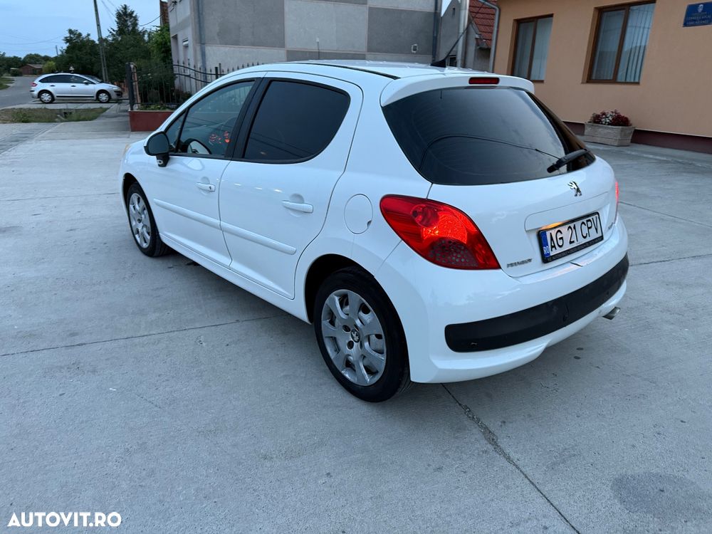Peugeot 207 1.6HDI Feline - 26