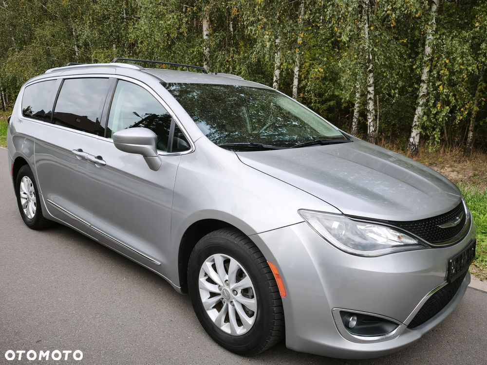 Chrysler Pacifica - 5
