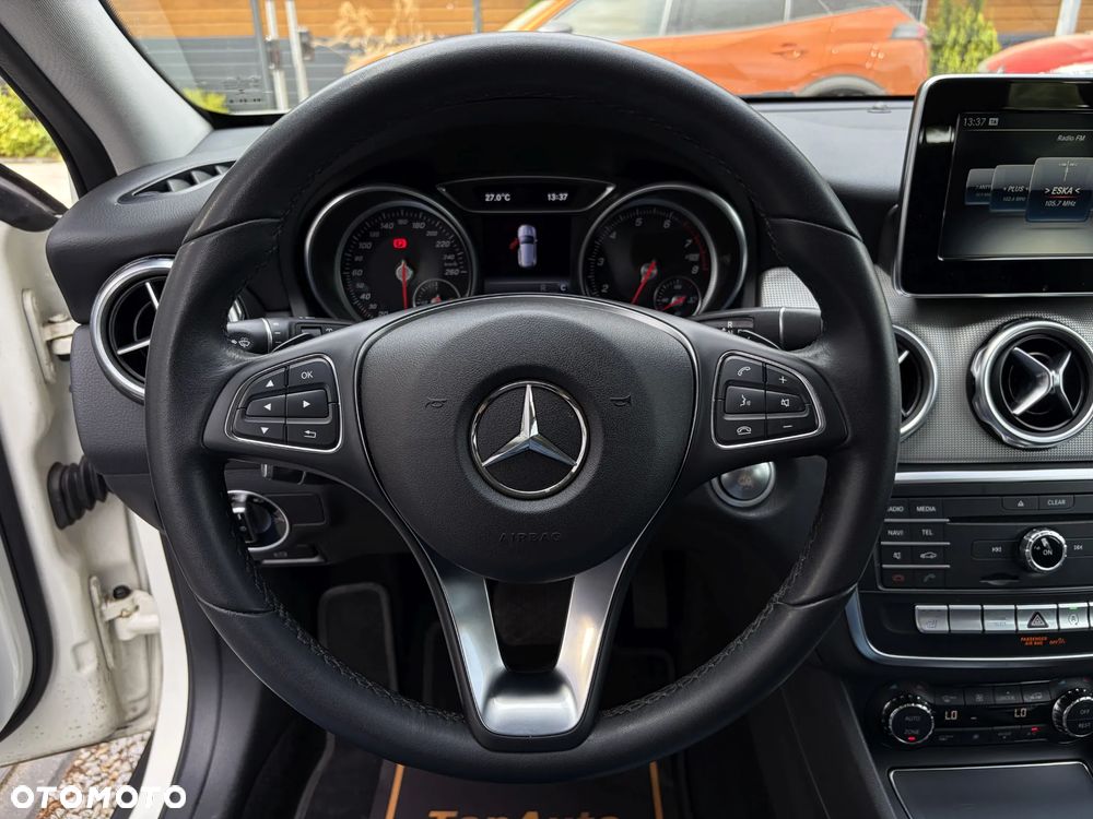 Mercedes-Benz GLA 200 7G-DCT Style - 23