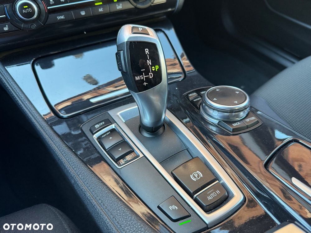 BMW Seria 5 520d xDrive Luxury Line - 23