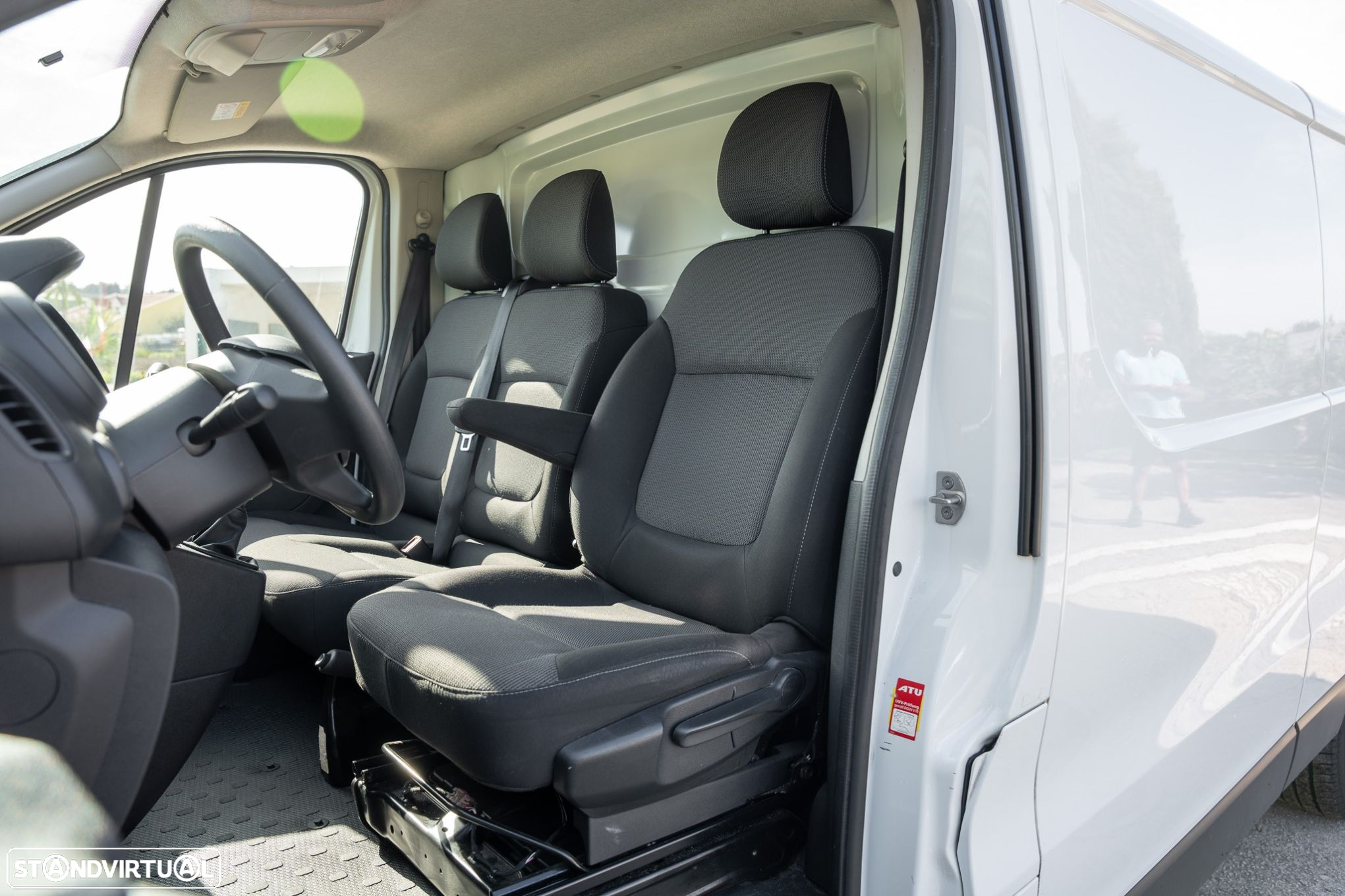 Renault Trafic 2.0 dCi L2H1 3T Grand Confort - 12