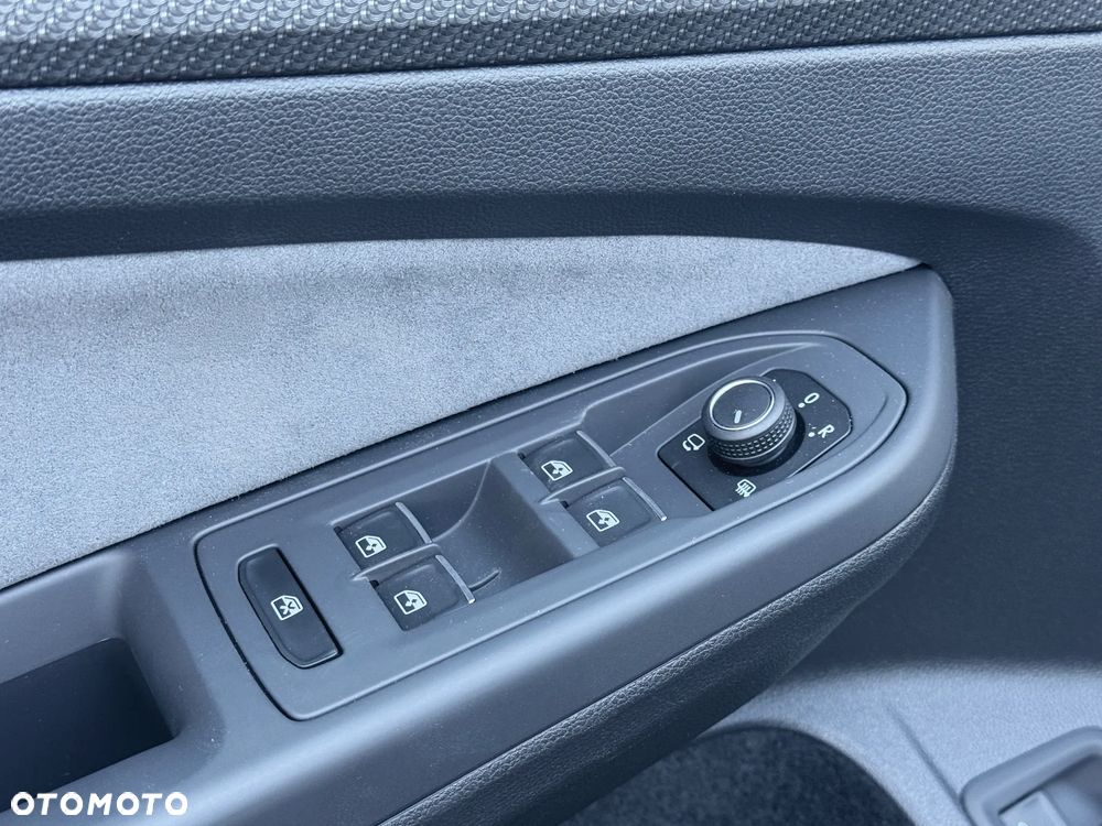 Volkswagen Golf 1.5 eTSI mHEV R-Line DSG - 27