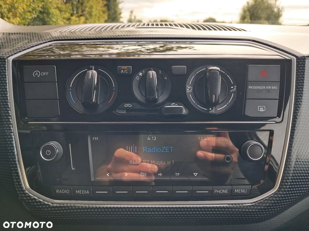 Volkswagen up! Active - 17