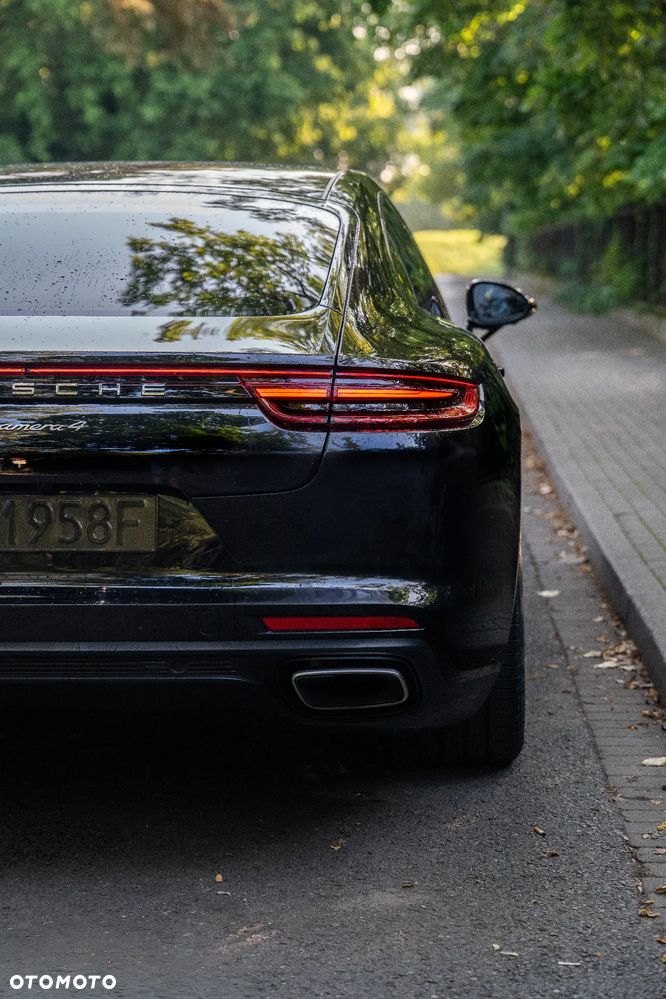 Porsche Panamera 4 Platinum Edition - 8