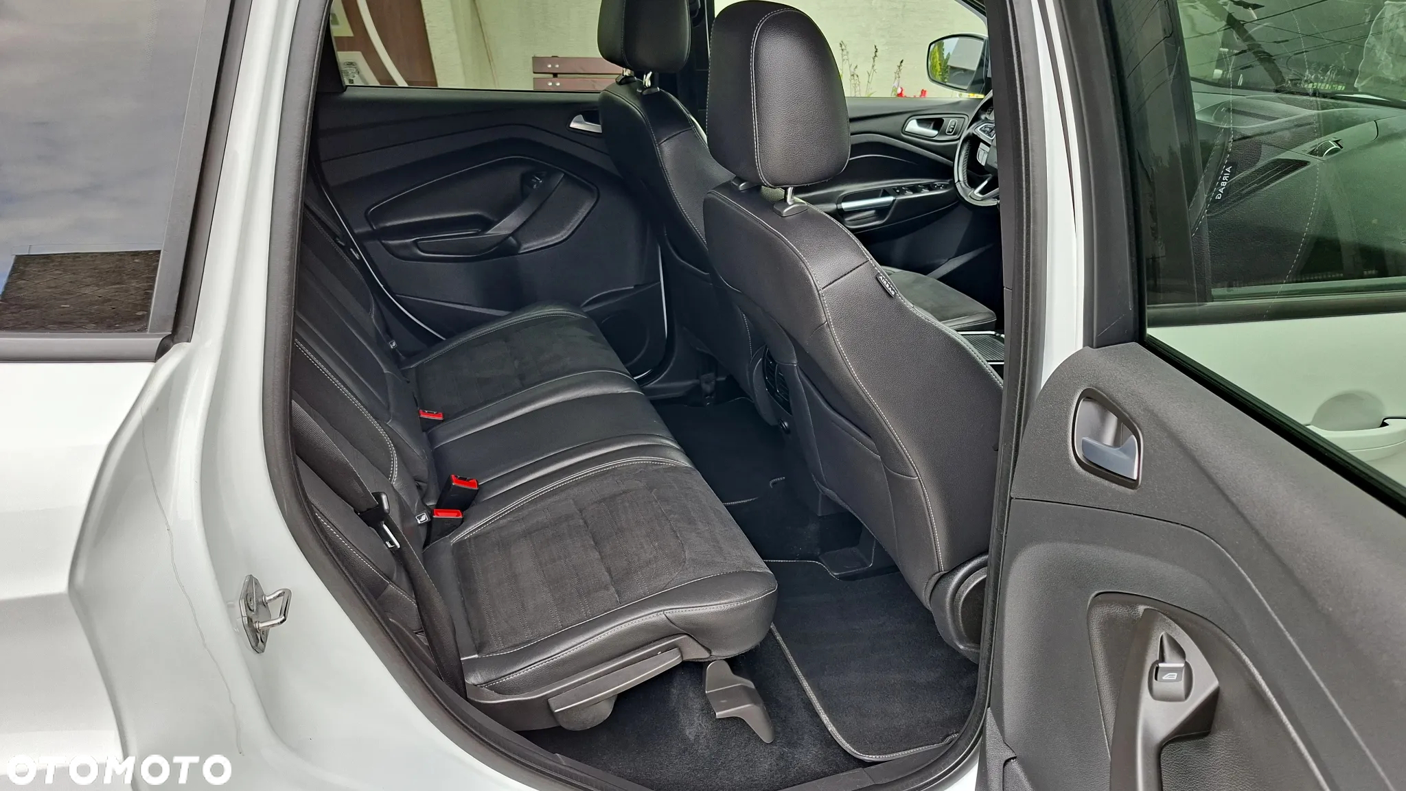 Ford Kuga 2.0 TDCi 4x4 ST-Line - 28