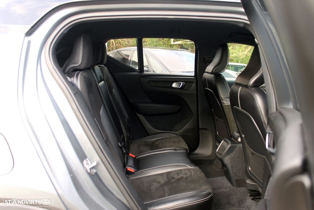 Volvo XC 40 1.5 T3 R-Design Tech Edition - 38