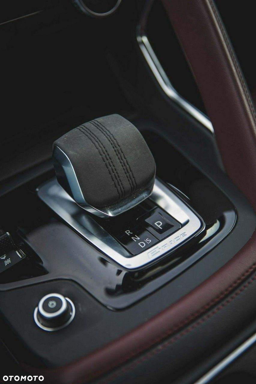 Jaguar E-Pace - 17